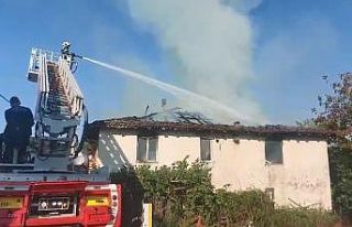 İki katlı evde yangın paniği: 1 kişi dumandan...