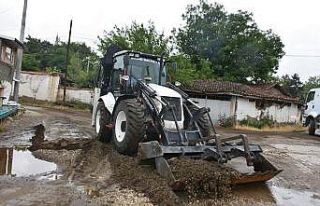 İnönü Belediyesi çamur ve molozlardan kapanan...
