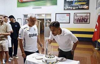 İrfan Can Kahveci’ye sürpriz doğum günü kutlaması