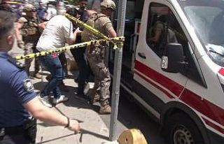 Kadıköy’de rehine krizi: Kuruyemişçiyi rehin...