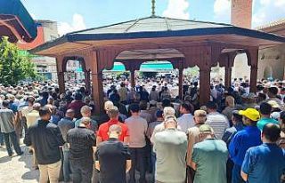 Kansere yeniş düşen muhtar son yolculuğuna uğurlandı