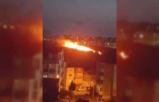 Kocaeli’de çıkan yangın geceyi aydınlattı