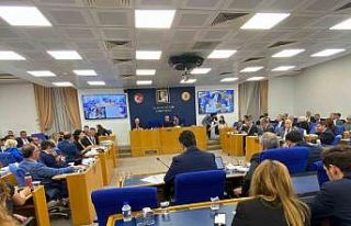 Komisyon üyelerinin konuşma süresinin kısıtlanmasına...