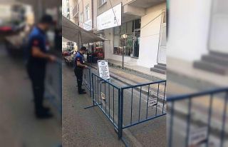 Kurallara uymayan pazarcı esnafının tezgahı geçici...