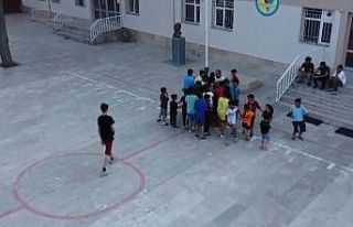 Mahalle bakkalından, Kur’an Kursu öğrencileri...