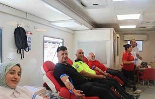 Malatya polisinden 15 Temmuz anısına kan bağışı