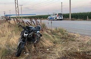 Otomobil ile çarpışan motosikletin sürücüsü...