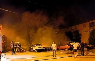 Otoparktan yükselen alevler 7 aracı kül etti