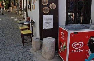 Sadaka taşına değersiz madeni para ve çöp atılmasına...