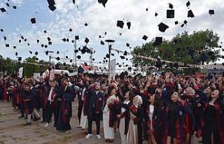 Sağlık Hizmetleri MYO’da 864 öğrencinin mezuniyet...