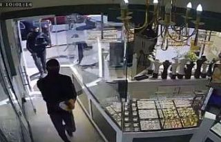 Sancaktepe’de kuyumcudaki silahlı soygun anları...