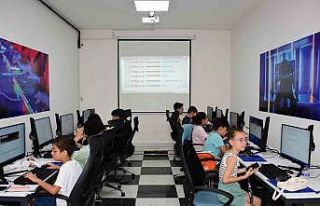 Şehzadeler Belediyesi Fatih Gençlik Merkezi’nde...