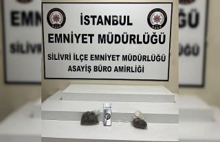Silivri’de taksiye binen yolcu denetim yapan polislerden...