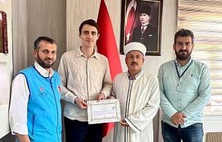 Tarihi Ulu Camiinden etkilenen Alman turist Müslüman...