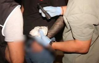 Uyuşturucu hapları iç çamaşırına saklamıştı,...