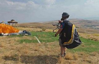 Yamaç paraşütüyle Ercişli 15 Temmuz şehidinin...