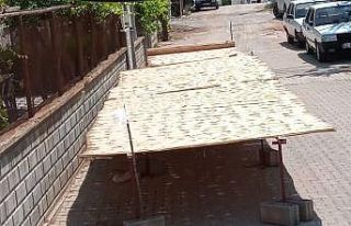 Yol kenarında tarhana kurutanlara ulaşımı engellemeyin...