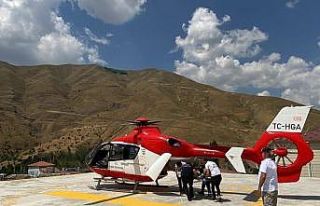 Yüksekten düşen çocuk için helikopter ambulans...