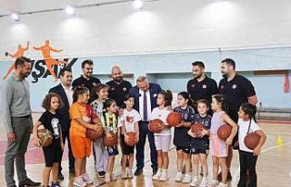 Başkan Yalım, Yaz Spor Okulları kursiyerlerini...