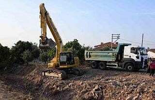 Başkan Zeyrek: “40 yıldır temizlenmeyen dereyi...