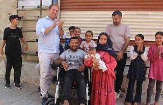 Binali Yıldırım Şanlıurfalı engelli gencin yüzünü...