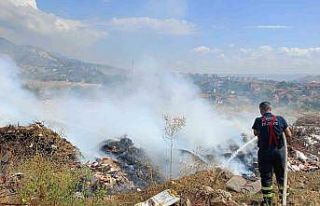 Boş arazide çıkan yangın söndürüldü
