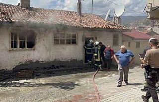 Boş evde çıkan yangın paniğe sebep oldu