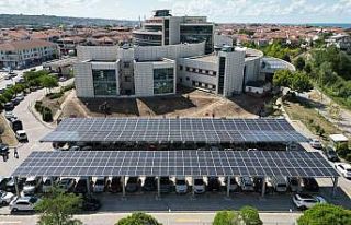 Bu hastane tükettiğinin iki katı enerji üretiyor