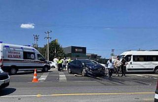 D-100’de otomobil ile minibüs çarpıştı: 1 yaralı