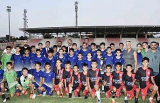 Depremzede çocuklar için düzenlenen futbol turnuvası...