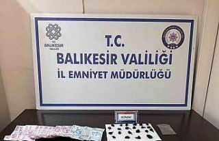 Erdek’te bir şahıs üzerinde 22 paket bonzai ile...