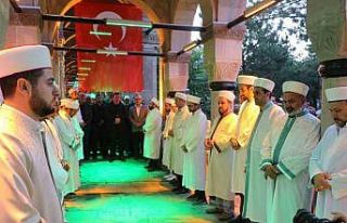 Erzincanlılar “Terzibaba Günü”nde sabah namazında...