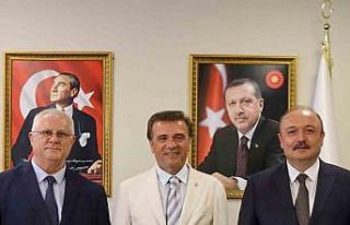 İstanbul Esenyurt Üniversitesi’nde devir teslim...