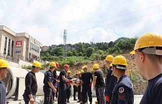 Jandarma personeline depremde arama kurtarma eğitimi...