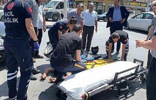 Karaman’da otomobille çarpışan motosiklet sürücüsü...