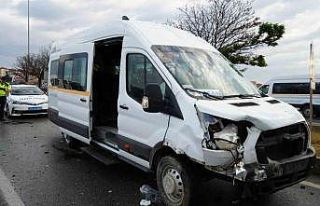 Kırıkkale’de işçi servisi ile otomobil çarpıştı:...