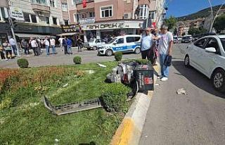 Kırmızı ışık ihlali kazaya neden oldu, iki motosiklet...