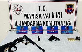 Manisa’da ikametten ruhsatsız tabanca ve tüfek...