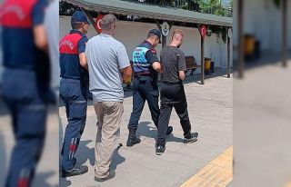 Mersin’de 20 ve 13 yıl hapis cezasıyla aranan...