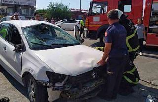 Otomobilin çarptığı motosiklet ve bisikletin sürücüleri...