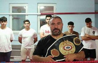 Şampiyon evinin bodrumunda sporcu yetiştiriyor