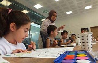 Sanat atölyeleri çocukların yazına renk katıyor