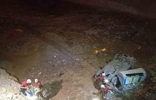Şanlıurfa’da otomobil inşaat çukuruna düştü:...