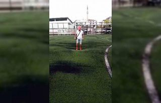 Şiddetli yağış halı sahayı kabarttı