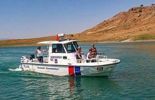 Siirt Ilısu Baraj Göleti’nde yük ve yolcu tekneleri...