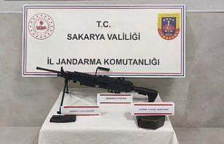 Uzun namlulu makineli tüfeği satmaya çalışırken...