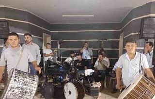 Vatandaşları oynatan müzisyenler bu sefer kendileri...