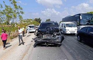 VIP tur aracı, tur otobüsüyle çarpıştı