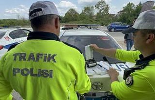 140 araç trafikten men edildi 17 sürücüye alkolden...