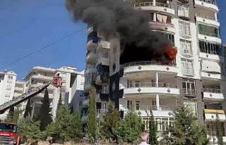 Adıyaman’da korkutan yangın: 4 kişi dumandan...